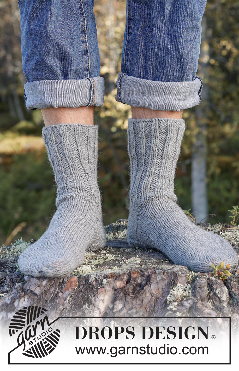 Rock the Sock / DROPS 246-34 - Gestrickte Socken für Herren in 2 Fäden DROPS Fabel. Die Arbeit wird von oben nach unten glatt rechts mit Rippenmuster gestrickt. Größe 38 - 46.