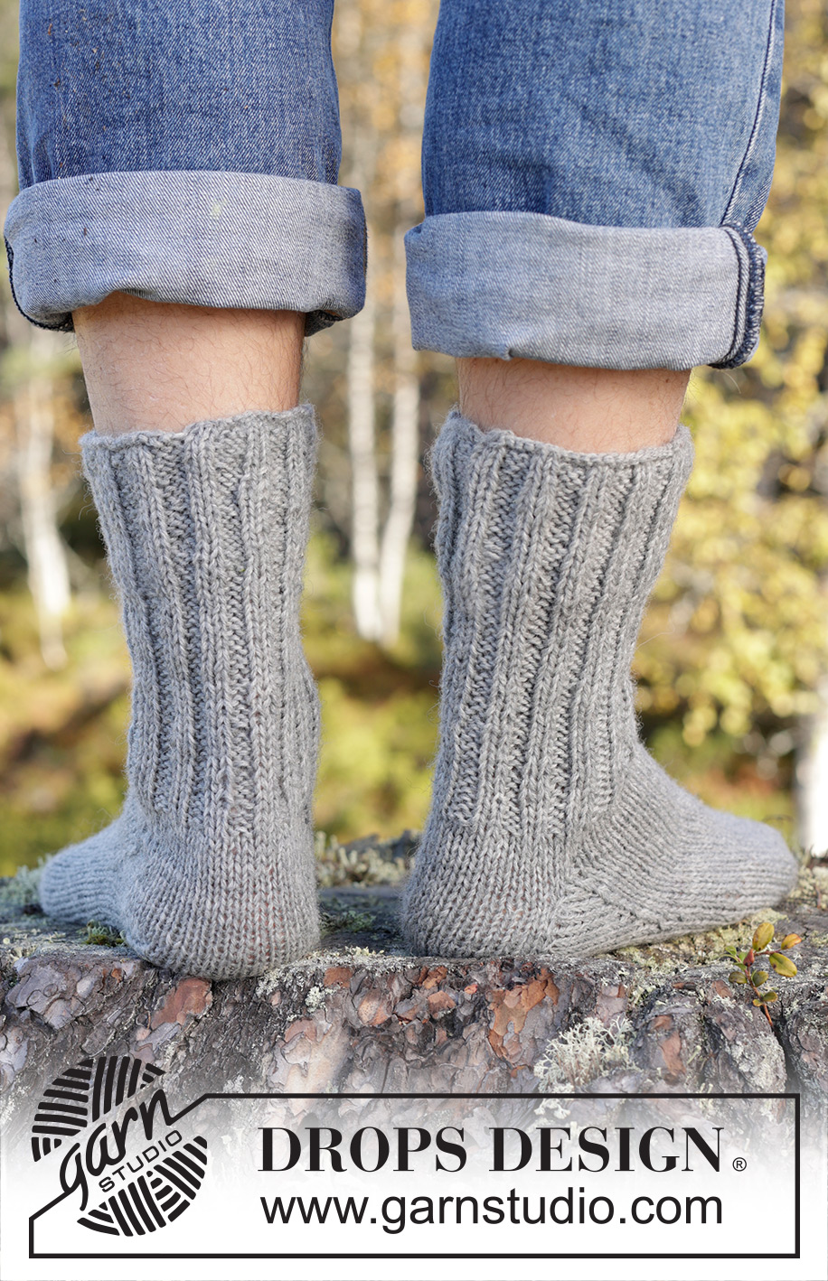Rock the Sock / DROPS 246-34 - Gestrickte Socken für Herren in 2 Fäden DROPS Fabel. Die Arbeit wird von oben nach unten glatt rechts mit Rippenmuster gestrickt. Größe 38 - 46.
