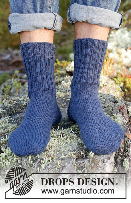 Seaside Skippers / DROPS 246-35 - Knitted socks for men in DROPS Fabel. The piece is worked top down with rib and stockinette stitch. Sizes 38 – 46 = US 6 – 12 1/2.