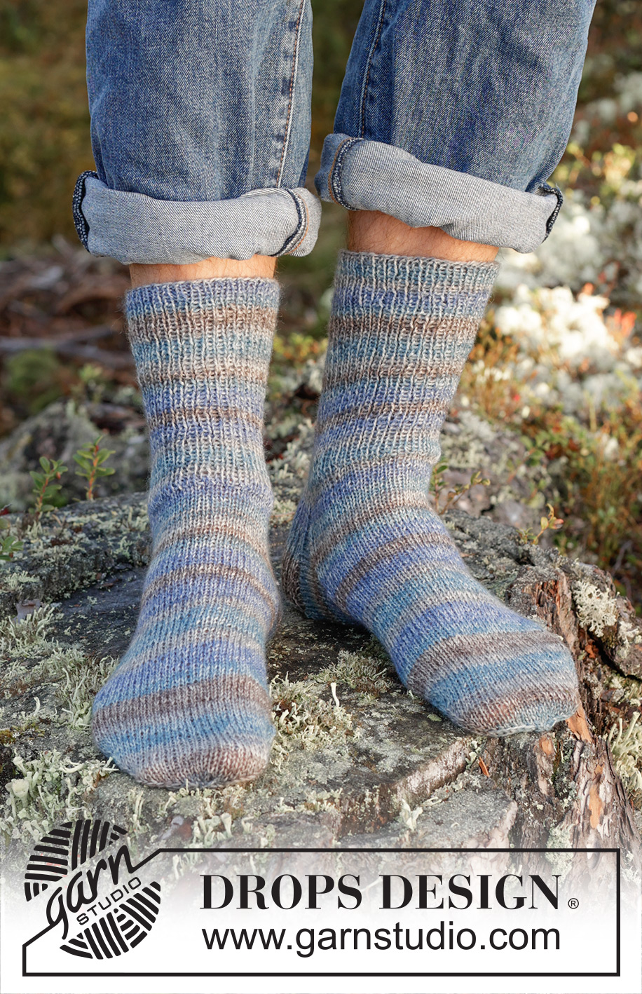Mountain Mist Socks / DROPS 246-36 - Gestrickte Socken für Herren in DROPS Fabel. Die Arbeit wird von oben nach unten glatt rechts mit Rippenmuster gestrickt. Größe 38 - 46.