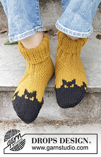 Holy Socks! / DROPS 246-40 - Zapatillas a punto para hombres en DROPS Alaska. La labor está realizada desde la  punta hacia arriba, con patrón de jacquard con gatos. Tallas 38-46. Tema: Halloween.