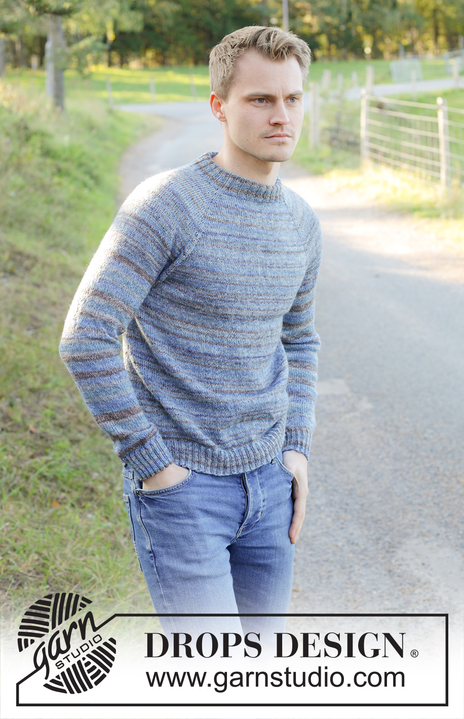 Blue Terrain / DROPS 246-41 - Pull tricoté de haut en bas pour homme en DROPS Fabel. Se tricote avec emmanchures raglan et col doublé. Du S au XXXL.