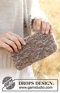 Nesting Treasures / DROPS 247-12 - Stickad väska i 3 trådar DROPS Alpaca Bouclé. Arbetet stickas uppifrån och ner.