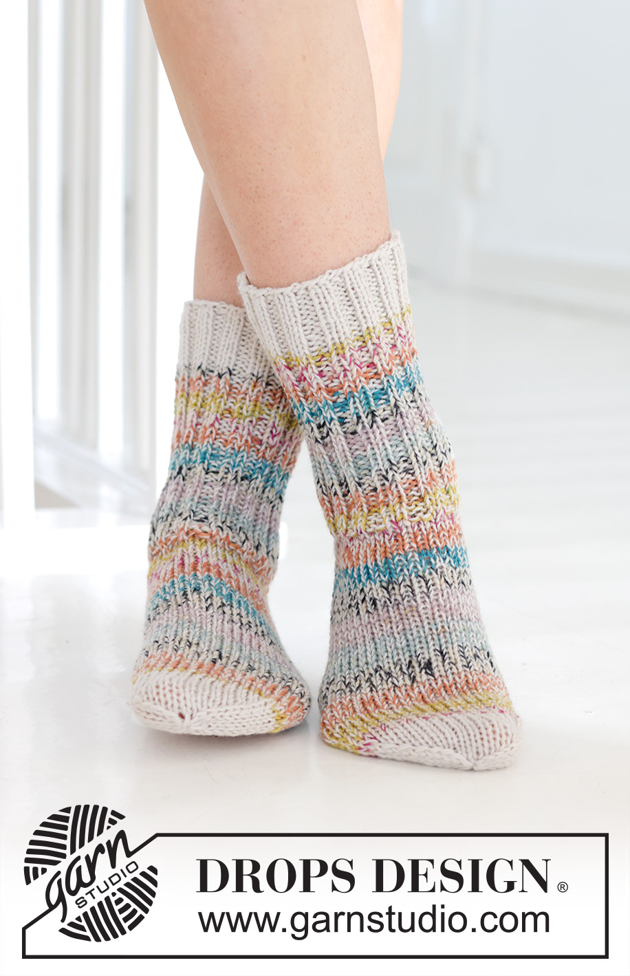 Spring Festival Socks / DROPS 247-15 - Kötött lábbeli harisnyakötéssel és bordásmintával, 2 szál DROPS Fabel fonalat összefogva. 35 - 43 -as méretben