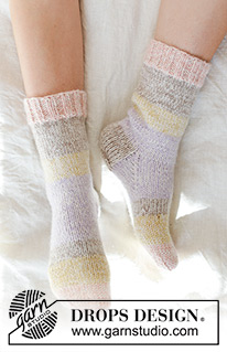Spring Stripes Socks / DROPS 247-17 - Prjónaðir sokkar í sléttprjóni og 2 þráðum DROPS Nord. Stærð 35 – 43.