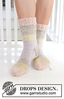 Spring Stripes Socks / DROPS 247-17 - Prjónaðir sokkar í sléttprjóni og 2 þráðum DROPS Nord. Stærð 35 – 43.
