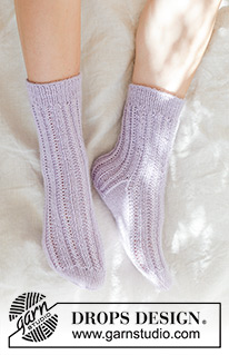 Sweet Chamomile Socks / DROPS 247-18 - Strikkede sokker med vrangbord og patent i DROPS Nord. Størrelse 35 – 43.
