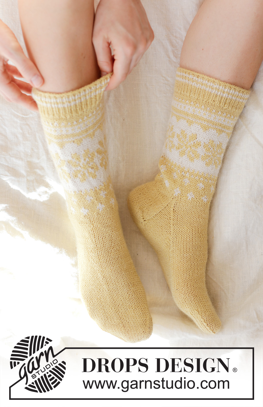 Easter Promenade Socks / DROPS 247-21 - Knitted socks in DROPS Nord. The piece is worked top down, with Nordic pattern and heel flap. Sizes 35 – 43. Theme: Easter.