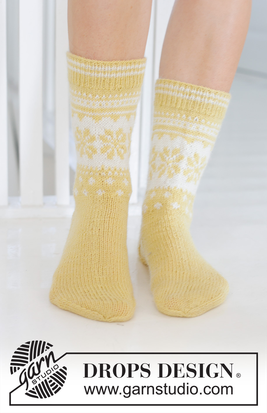 Easter Promenade Socks / DROPS 247-21 - Knitted socks in DROPS Nord. The piece is worked top down, with Nordic pattern and heel flap. Sizes 35 – 43. Theme: Easter.