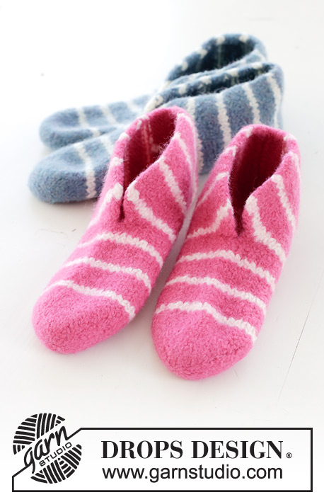 Cosy Stripes / DROPS 247-22 - Neulotut ja huovutetut tohvelit DROPS Snow-langasta. Työssä on raitoja. Koot 35 - 43. Teema: Pääsiäinen.