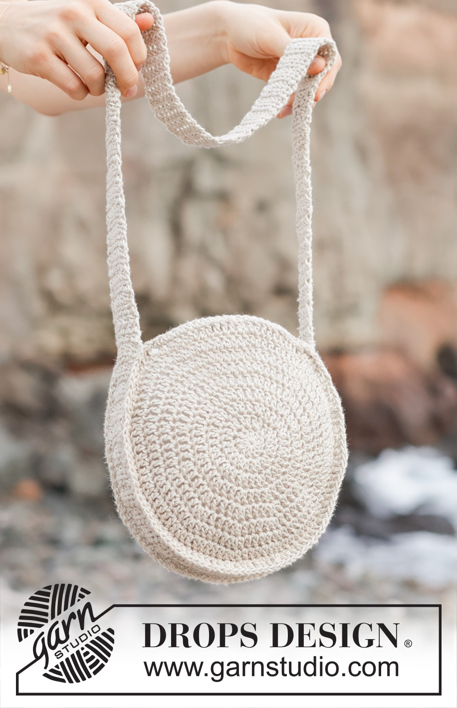 Tortilla Bag / DROPS 247-5 - Heklet rund veske i DROPS Bomull-Lin.