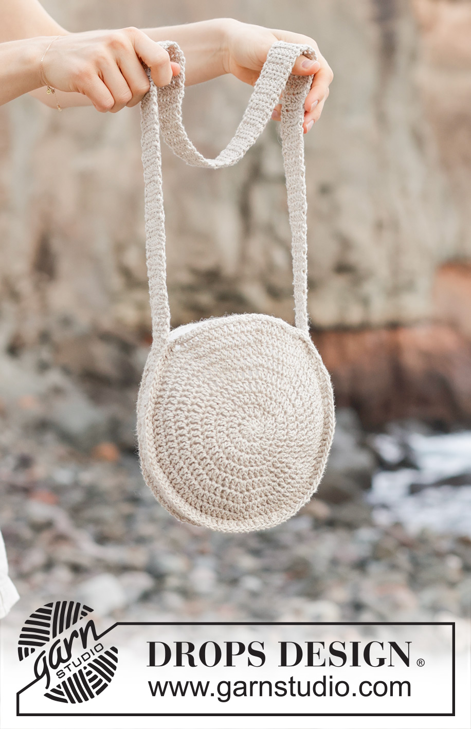 Tortilla Bag / DROPS 247-5 - Heklet rund veske i DROPS Bomull-Lin.