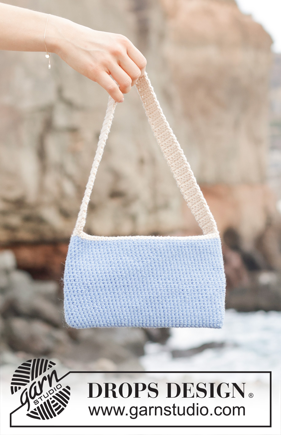 Sing the Blues Bag / DROPS 247-9 - Crocheted bag in DROPS Paris. Piece is worked bottom up.