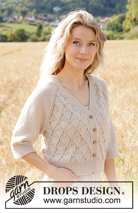 Sand Diamond Cardigan / DROPS 248-5 - Rozpinany sweter na drutach, przerabiany od góry do dołu, z włóczki DROPS Daisy lub DROPS Merino Extra Fine. Z reglanowymi rękawami, dekoltem V, ściegiem ażurowym i rękawami 3/4. Od S do XXXL.