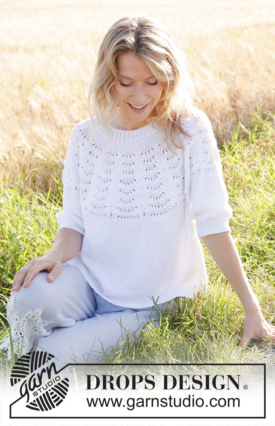 Peace Dove / DROPS 249-21 - Gebreide trui met ¾ mouwen in DROPS Belle of DROPS Cotton Light. Het werk wordt van boven naar beneden gebreid met ronde pas en golfpatroon op de pas. Maat: S - XXXL