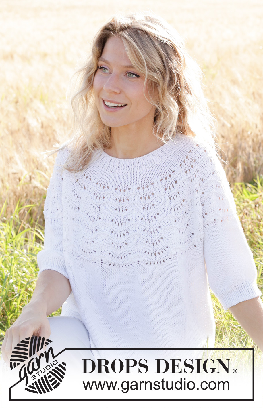 Peace Dove / DROPS 249-21 - Gebreide trui met ¾ mouwen in DROPS Belle of DROPS Cotton Light. Het werk wordt van boven naar beneden gebreid met ronde pas en golfpatroon op de pas. Maat: S - XXXL