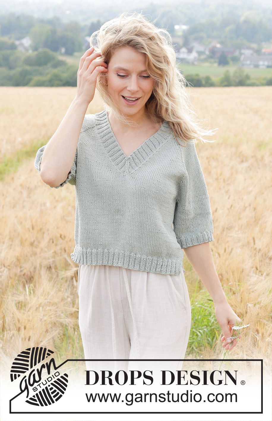 Spring Novel / DROPS 249-33 - Knitted top/T-shirt in DROPS Muskat or DROPS Merino Extra Fine. The piece is worked top down with stocking stitch, raglan, V-neck, short sleeves and split in sides. Sizes XS - XXL.