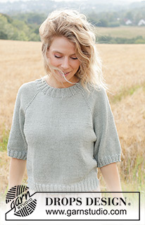 Spring Novel / DROPS 249-34 - Gebreide top/T-shirt in DROPS Muskat of DROPS Merino Extra Fine. Het werk wordt van boven naar beneden gebreid met tricotsteek, raglan, korte mouwen en split in de zijkanten. Maten XS - XXL.