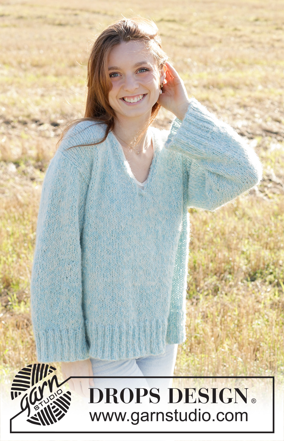 Oversized April / DROPS 249-35 - Strikket bluse i DROPS Alpaca og DROPS Brushed Alpaca Silk. Arbejdet strikkes oppefra og ned med europæisk skulder / skrå skulder, V-hals og I-cord. Størrelse XS - XXL.