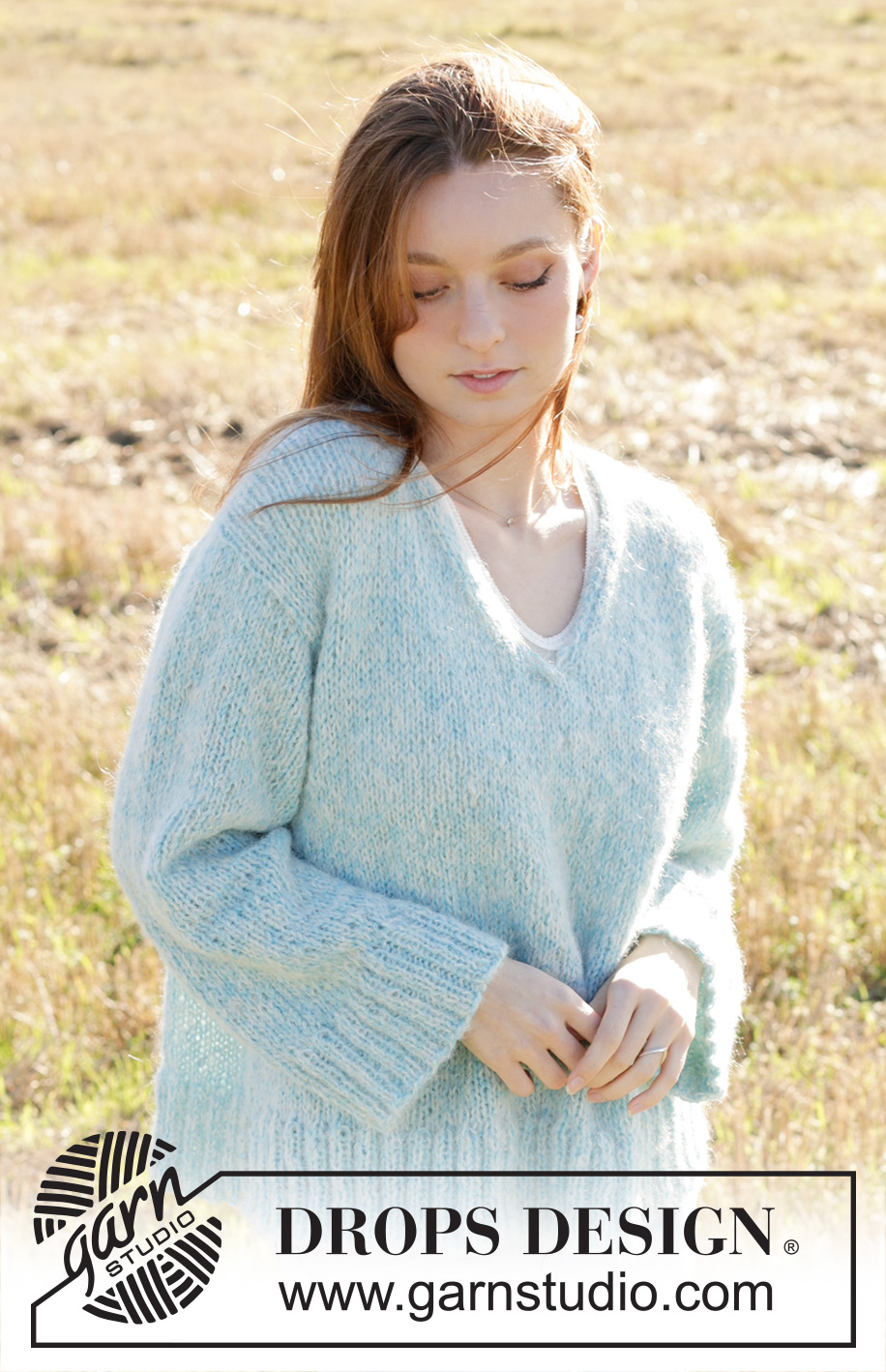 Oversized April / DROPS 249-35 - Strikket bluse i DROPS Alpaca og DROPS Brushed Alpaca Silk. Arbejdet strikkes oppefra og ned med europæisk skulder / skrå skulder, V-hals og I-cord. Størrelse XS - XXL.