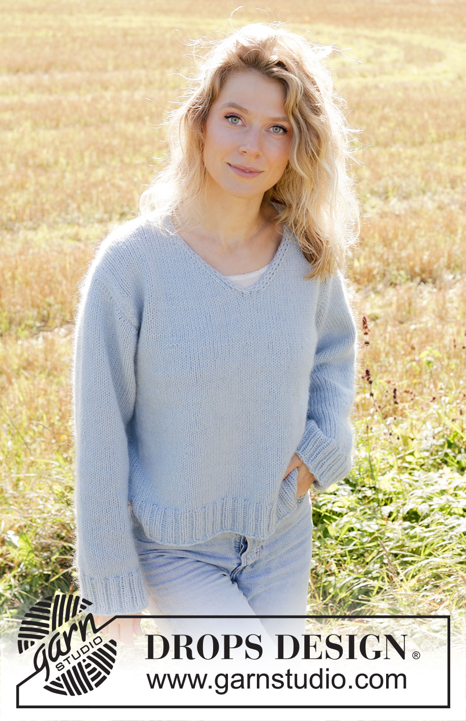 Clear Lake / DROPS 250-12 - Gestrickter Pullover in DROPS Daisy und DROPS Kid-Silk. Die Arbeit wird von oben nach unten mit europäischer Schulter / Schulterschrägung, V-Ausschnitt und I-Cord gestrickt. Größe XS - XXL.