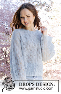 Hazy Dream / DROPS 250-17 - Strikket oversize bluse i DROPS Kid-Silk. Arbejdet strikkes oppefra og ned med raglan, hulmønster og vide ærmer. Størrelse XS - XXL.