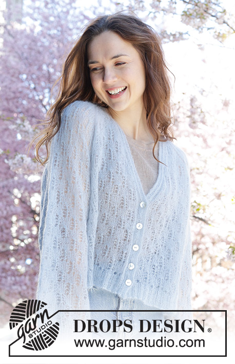 Hazy Dream Cardigan / DROPS 250-18 - Gestrickte Oversize - Jacke in DROPS Kid-Silk. Die Arbeit wird von oben nach unten mit Raglan, V-Ausschnitt, Lochmuster und weiten Ärmeln gestrickt. Größe XS - XXL.