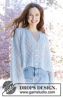 Hazy Dream Cardigan / DROPS 250-18 - Gestrickte Oversize - Jacke in DROPS Kid-Silk. Die Arbeit wird von oben nach unten mit Raglan, V-Ausschnitt, Lochmuster und weiten Ärmeln gestrickt. Größe XS - XXL.