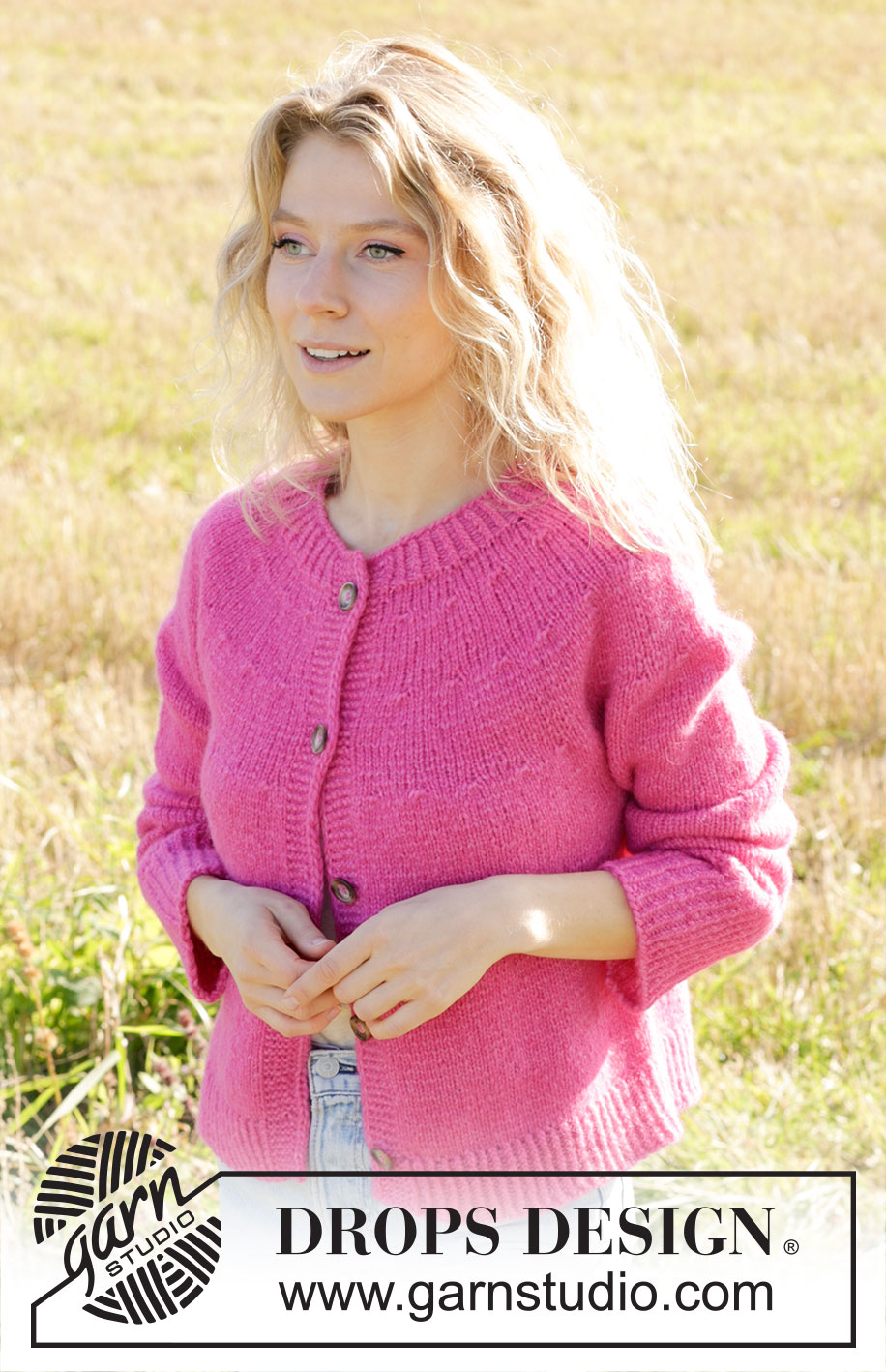 Bright Strawberry Cardigan / DROPS 250-20 - Chaqueta a punto en DROPS Air. La labor está realizada de arriba abajo con canesú redondo y patrón de relieve. Tallas S - XXXL.
