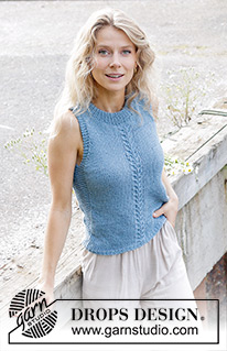 Summer Sailor / DROPS 250-23 - Strikket topp i DROPS Paris. Arbeidet strikkes nedenfra og opp med flette og dobbel halskant. Størrelse S – XXXL.