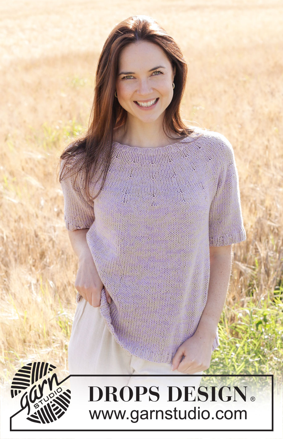 Sunny Lavender / DROPS 250-31 - Strikket top i 2 tråde DROPS Safran. Arbejdet strikkes oppefra og ned med rundt bærestykke, reliefmønster og korte ærmer. Størrelse S - XXXL.