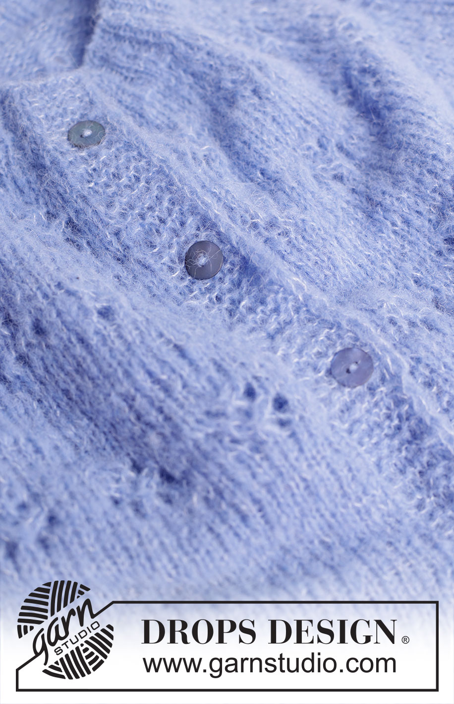 Floral Lake Cardigan / DROPS 250-40 - Gestrickte Jacke in DROPS Brushed Alpaca Silk. Die Arbeit wird von oben nach unten mit Rundpasse, Lochmuster, I-Cord und ¾ langen Ärmeln gestrickt. Größe S - XXXL.