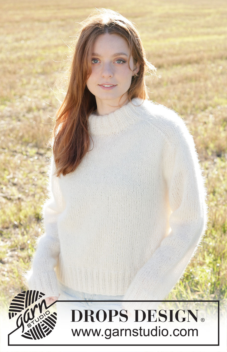 Moonrise Sweater / DROPS 250-8 - Strikket bluse i 3 tråde DROPS Kid-Silk. Arbejdet strikkes nedefra og op, med sadelskulder, dobbelt halskant og slids i siderne. Størrelse XS - XXL.