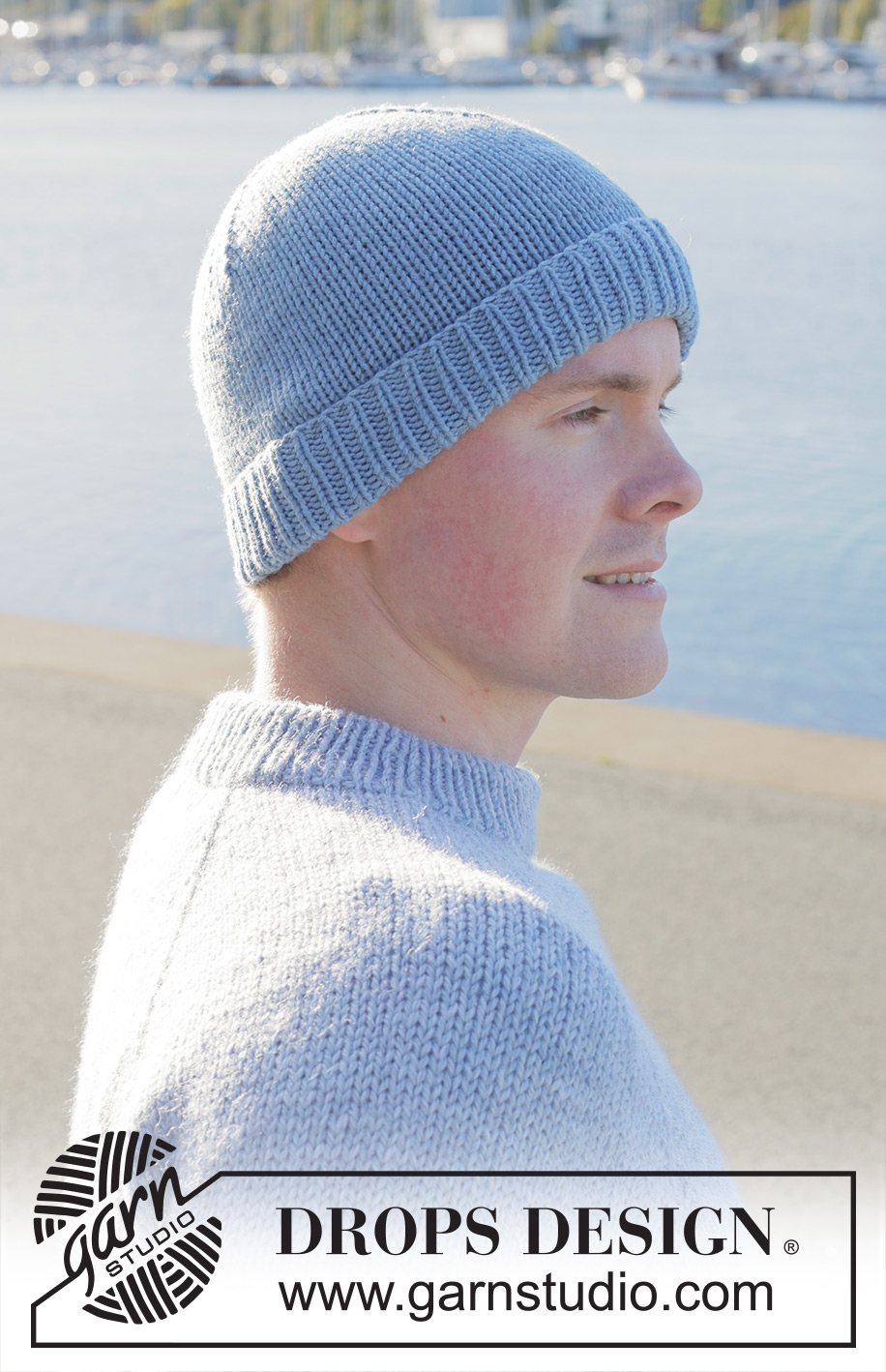Blue Frost Hat / DROPS 251-13 - Miehen alhaalta ylös neulottu myssy DROPS Big Merino -langasta. Työssä on sileää neuletta ja taitereuna.