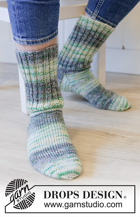 Seeking Higher Plains / DROPS 251-16 - Knitted half-length socks for men with stockinette stitch and rib, in DROPS Fiesta. Sizes 38 – 46 = US 6 - 12½.