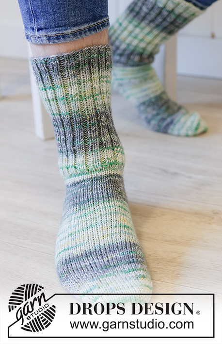 Seeking Higher Plains / DROPS 251-16 - Knitted half-length socks for men with stockinette stitch and rib, in DROPS Fiesta. Sizes 38 – 46 = US 6 - 12½.
