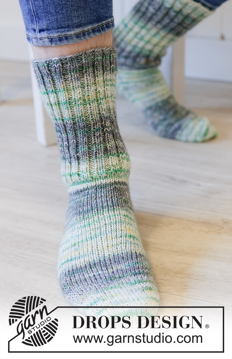 Seeking Higher Plains / DROPS 251-16 - Knitted half-length socks for men with stockinette stitch and rib, in DROPS Fiesta. Sizes 38 – 46 = US 6 - 12½.