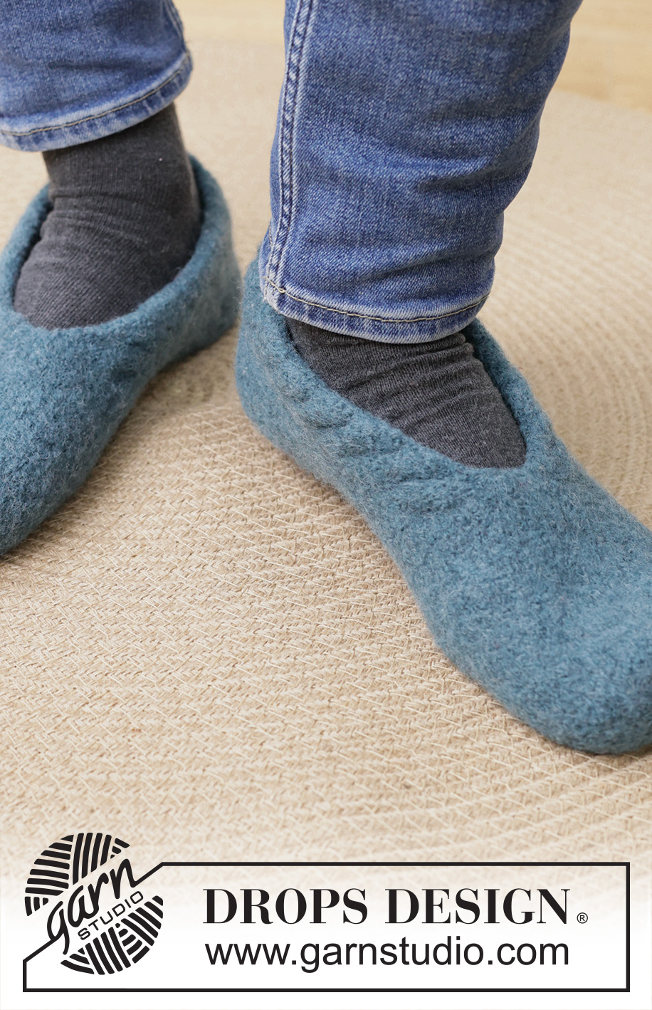 Winter Sleigh Slippers / DROPS 251-17 - Knitted and felted slippers for men in DROPS Alaska. Sizes 38 - 46.