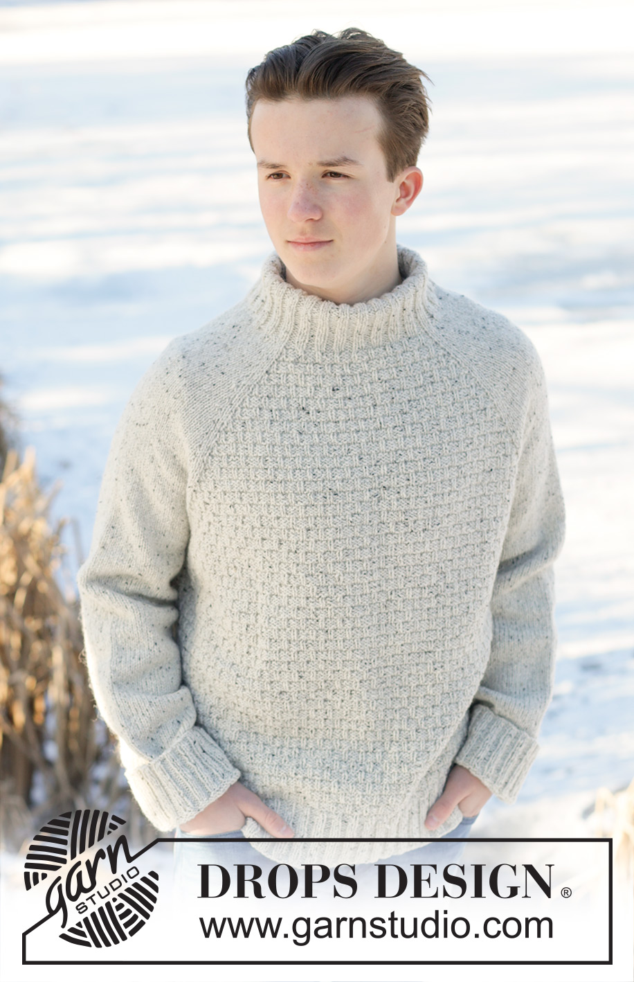 Arctic Horizon / DROPS 251-22 - Jersey de punto para hombre en DROPS Soft Tweed. La pieza está tejida de arriba hacia abajo con raglán, cuello doble y patrón en relieve. Tallas XS – XXXL.
