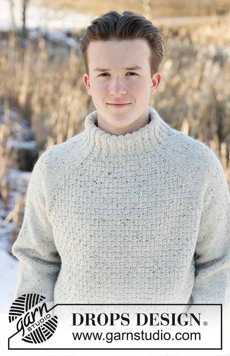 Arctic Horizon / DROPS 251-22 - Jersey de punto para hombre en DROPS Soft Tweed. La pieza está tejida de arriba hacia abajo con raglán, cuello doble y patrón en relieve. Tallas XS – XXXL.
