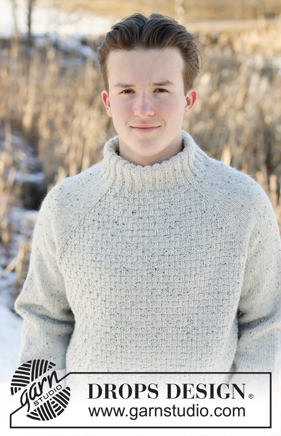 Arctic Horizon / DROPS 251-22 - Jersey de punto para hombre en DROPS Soft Tweed. La pieza está tejida de arriba hacia abajo con raglán, cuello doble y patrón en relieve. Tallas XS – XXXL.