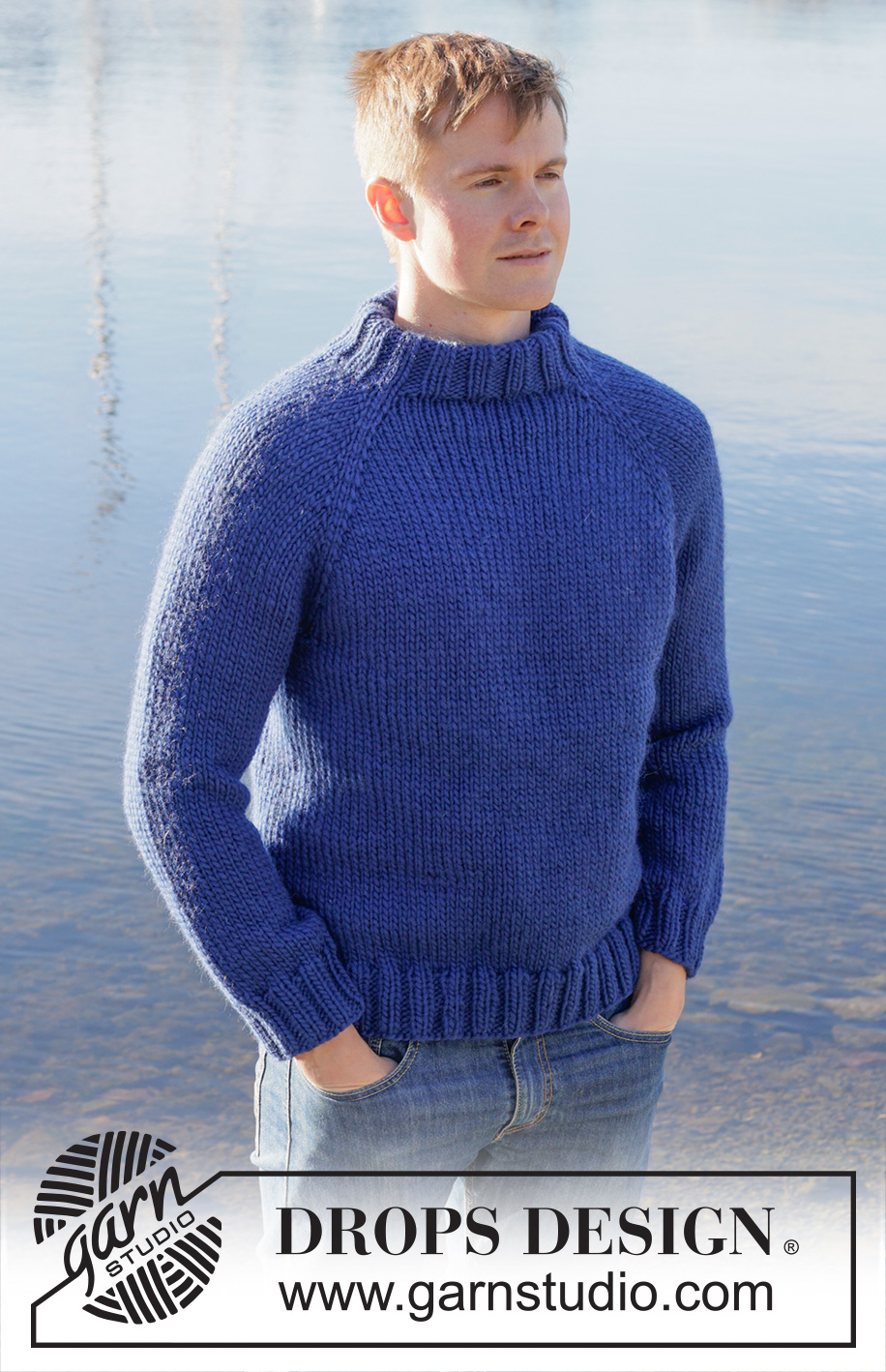 Sapphire Sea Sweater / DROPS 251-7 - Ylhäältä alas neulottu pusero DROPS Snow-langasta. Työssä on sileää neuletta, raglanlinjat ja kaksinkertainen pääntien reunus. Koot S-XXXL.