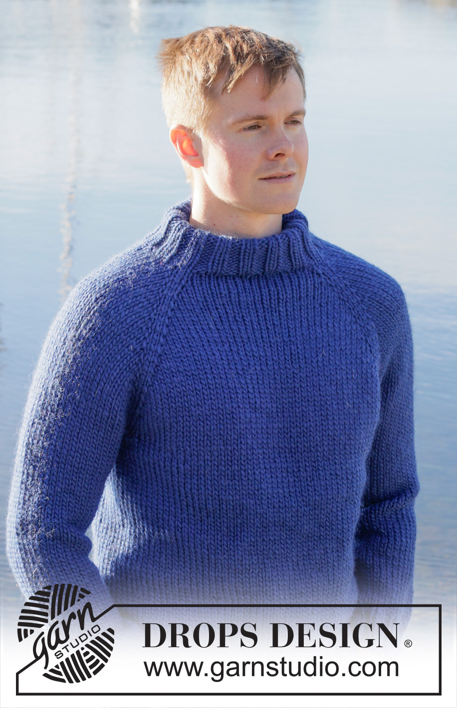 Sapphire Sea Sweater / DROPS 251-7 - Ylhäältä alas neulottu pusero DROPS Snow-langasta. Työssä on sileää neuletta, raglanlinjat ja kaksinkertainen pääntien reunus. Koot S-XXXL.