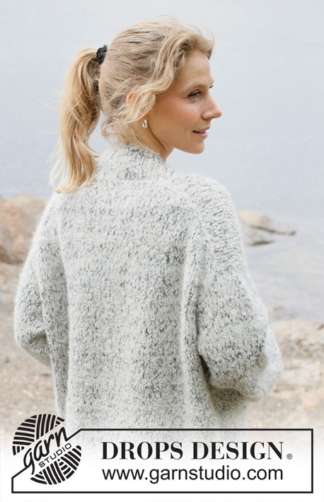 Frosty Dream Cardigan / DROPS 252-22 - Strikket lang oversize cardigan i 1 tråd DROPS Fabel, 1 tråd DROPS Kid-Silk og 1 tråd DROPS Alpaca Bouclé. Arbejdet strikkes oppefra og ned med europæisk skulder / skrå skulder, v-hals, i-cord og lommer. Størrelse S - XXXL.