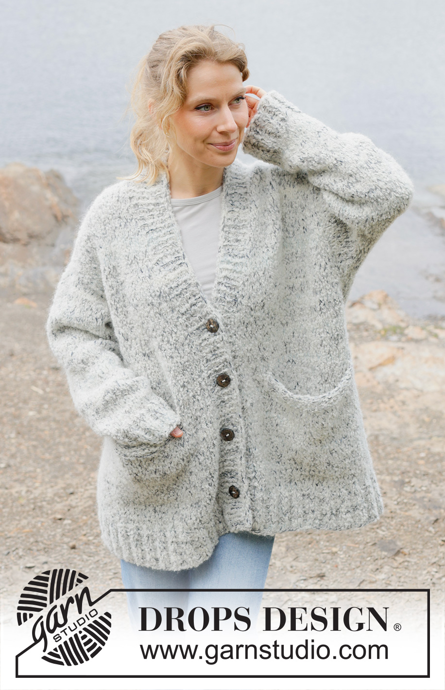 Frosty Dream Cardigan / DROPS 252-22 - Strikket lang oversize cardigan i 1 tråd DROPS Fabel, 1 tråd DROPS Kid-Silk og 1 tråd DROPS Alpaca Bouclé. Arbejdet strikkes oppefra og ned med europæisk skulder / skrå skulder, v-hals, i-cord og lommer. Størrelse S - XXXL.