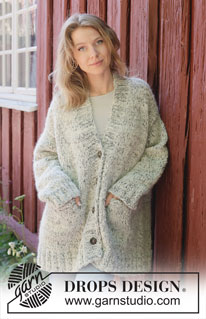 Frosty Dream Cardigan / DROPS 252-22 - Strikket lang oversize cardigan i 1 tråd DROPS Fabel, 1 tråd DROPS Kid-Silk og 1 tråd DROPS Alpaca Bouclé. Arbejdet strikkes oppefra og ned med europæisk skulder / skrå skulder, v-hals, i-cord og lommer. Størrelse S - XXXL.