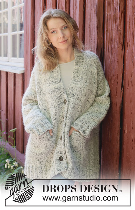 Frosty Dream Cardigan / DROPS 252-22 - Strikket lang oversize cardigan i 1 tråd DROPS Fabel, 1 tråd DROPS Kid-Silk og 1 tråd DROPS Alpaca Bouclé. Arbejdet strikkes oppefra og ned med europæisk skulder / skrå skulder, v-hals, i-cord og lommer. Størrelse S - XXXL.