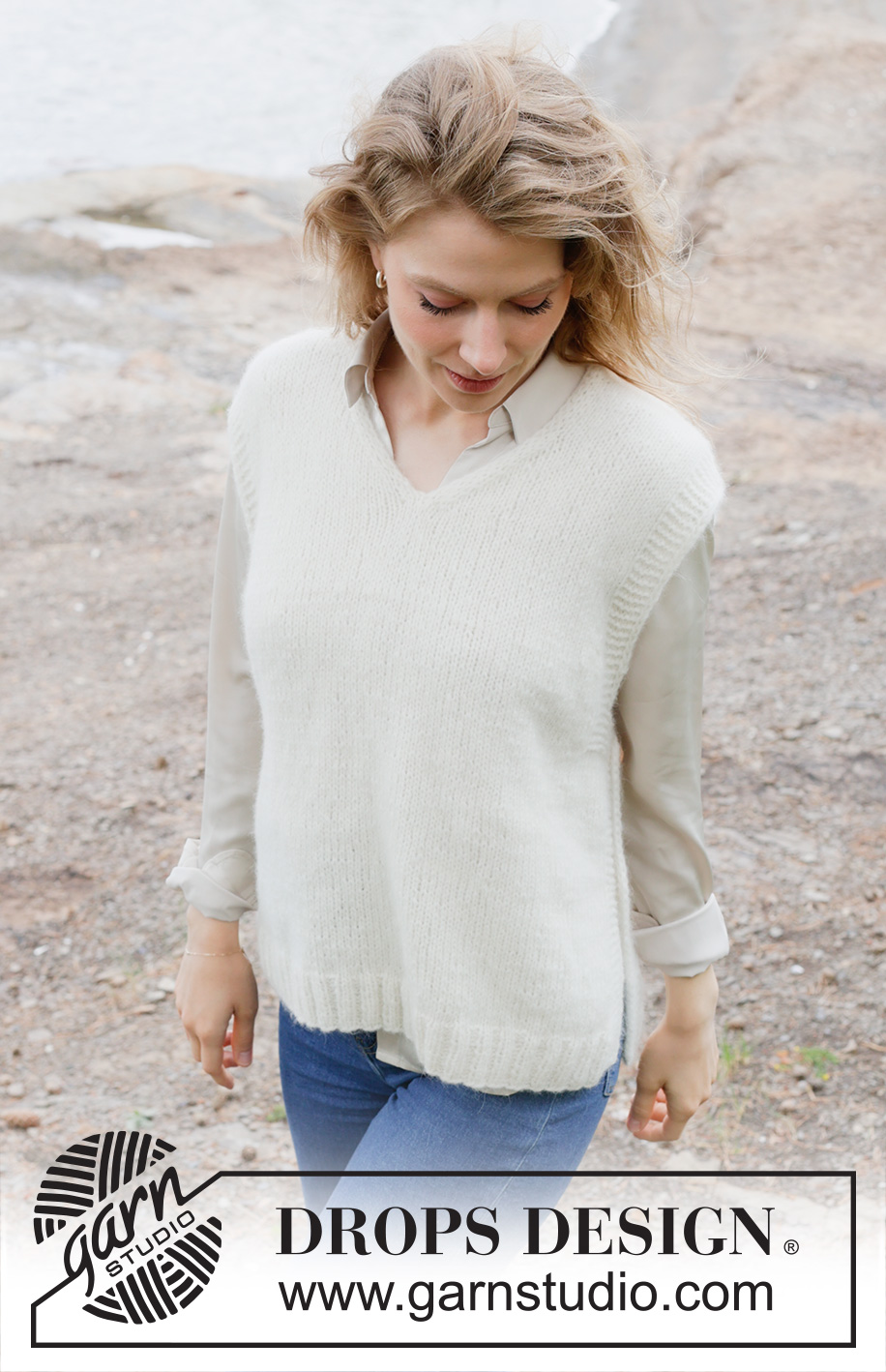 November Novelty Vest / DROPS 252-28 - Knitted vest in DROPS Air. The piece is worked bottom up, with V-neck, diagonal shoulders and split in sides. Sizes XS - XXL.
