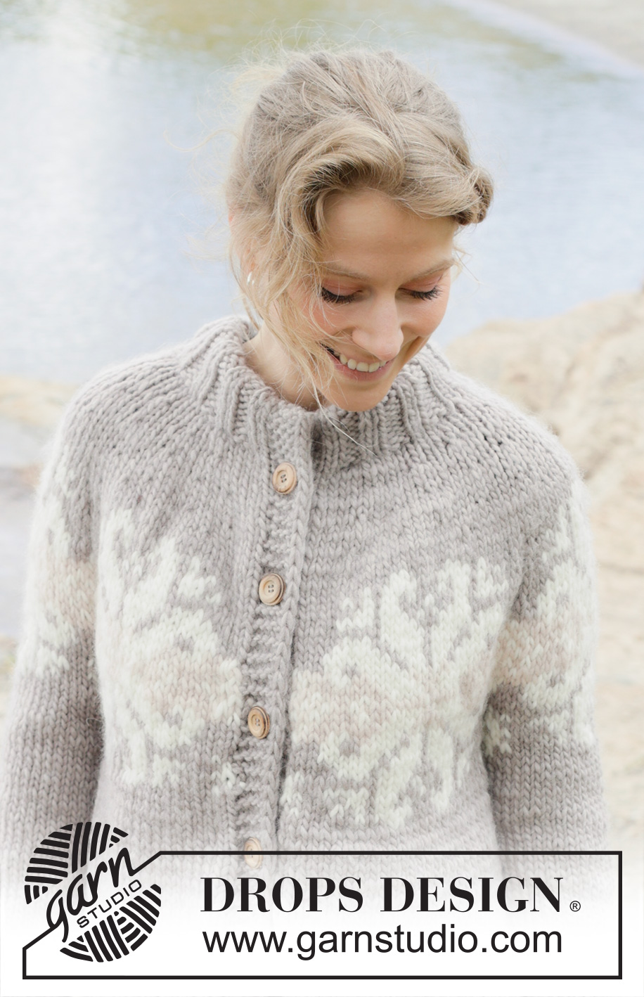 Spirit of Winter Cardigan / DROPS 252-30 - Knitted jacket in DROPS Snow. The piece is worked top down with round yoke, double neck, I-cord and Nordic pattern with large stars. Sizes S - XXXL.
