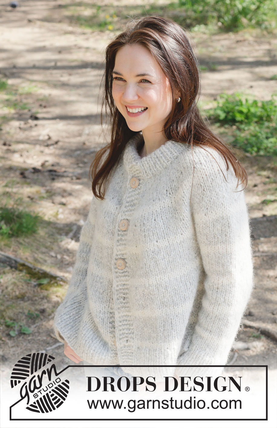 Snow Ring Cardigan / DROPS 252-35 - Strikket jakke i DROPS Air og DROPS Brushed Alpaca Silk. Arbeidet strikkes ovenfra og ned med dobbel halskant, rundfelling, striper og splitt i sidene. Størrelse S - XXXL.